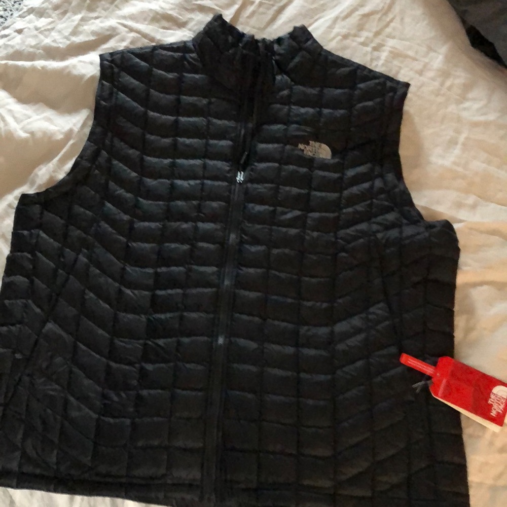 The North Face men’s thermoball vest. XXL. Black.